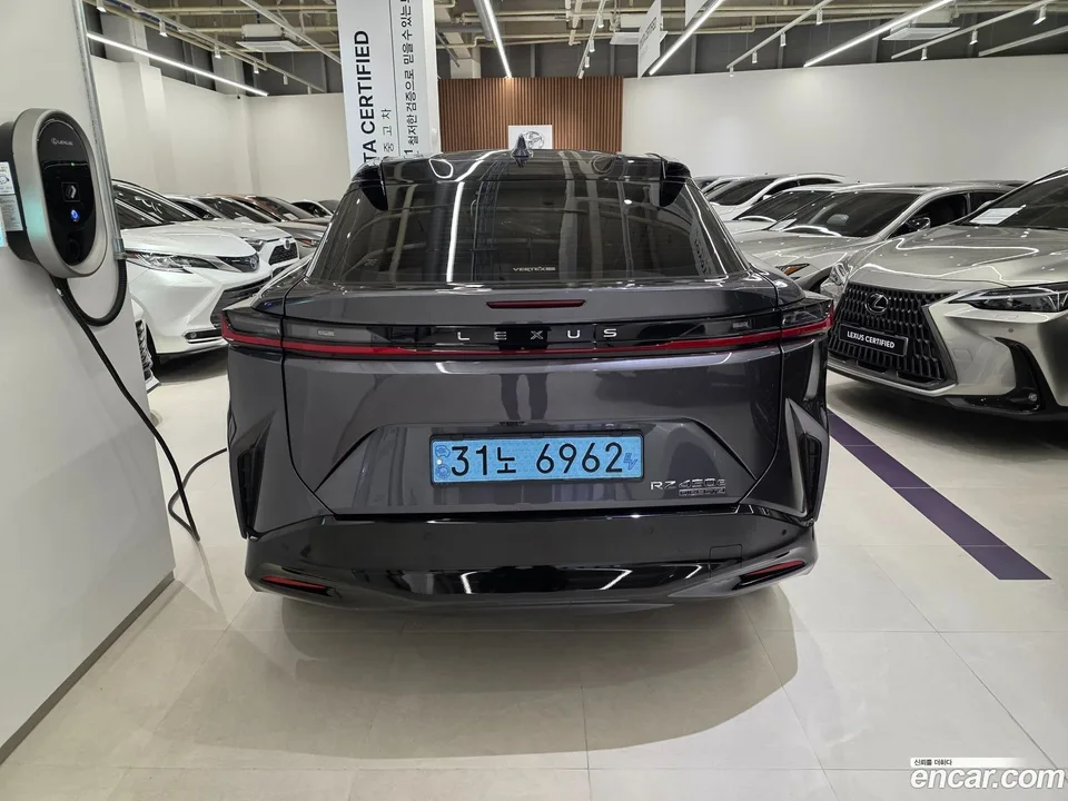 Lexus RZ 450e 2023 — миниатюра 4