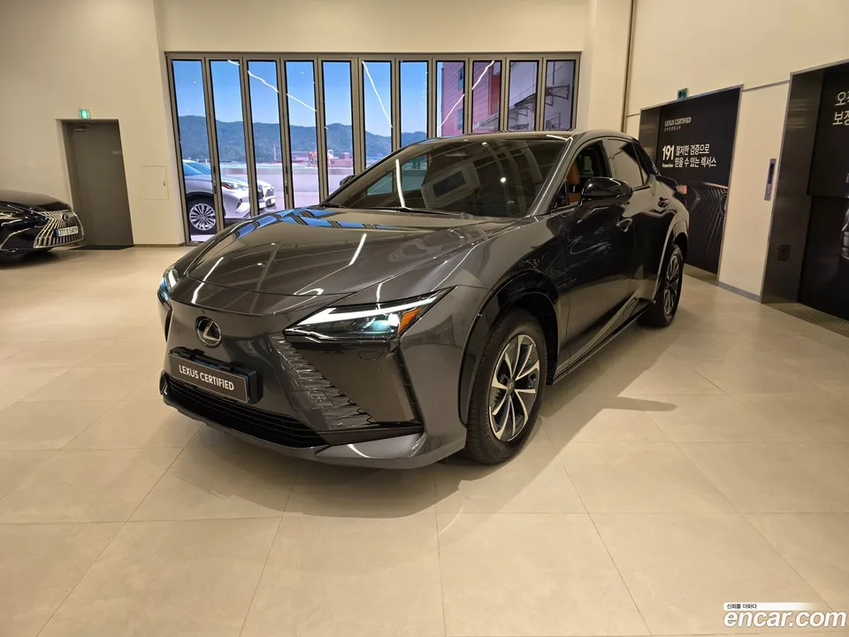Lexus RZ 450e 2023 — фото 1, купить с доставкой в Москву