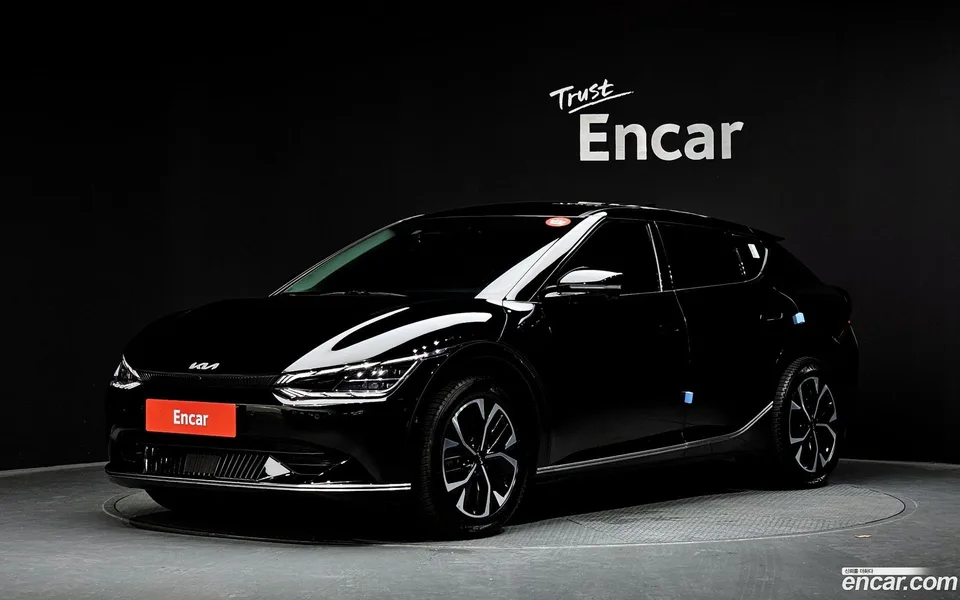 Kia EV6 2023 — фото 1, купить с доставкой в Москву