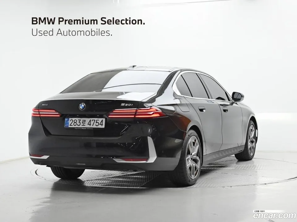 BMW 5 Series 530i xDrive 2025 — миниатюра 2