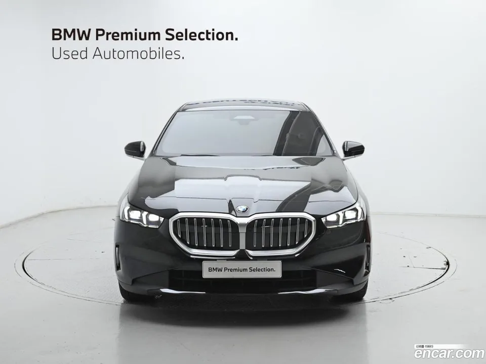BMW 5 Series 530i xDrive 2025 — миниатюра 3