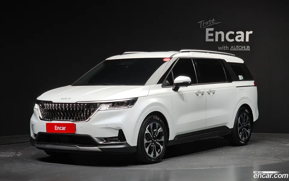 Kia Carnival 7 2023 — фото 1, купить с доставкой в Москву