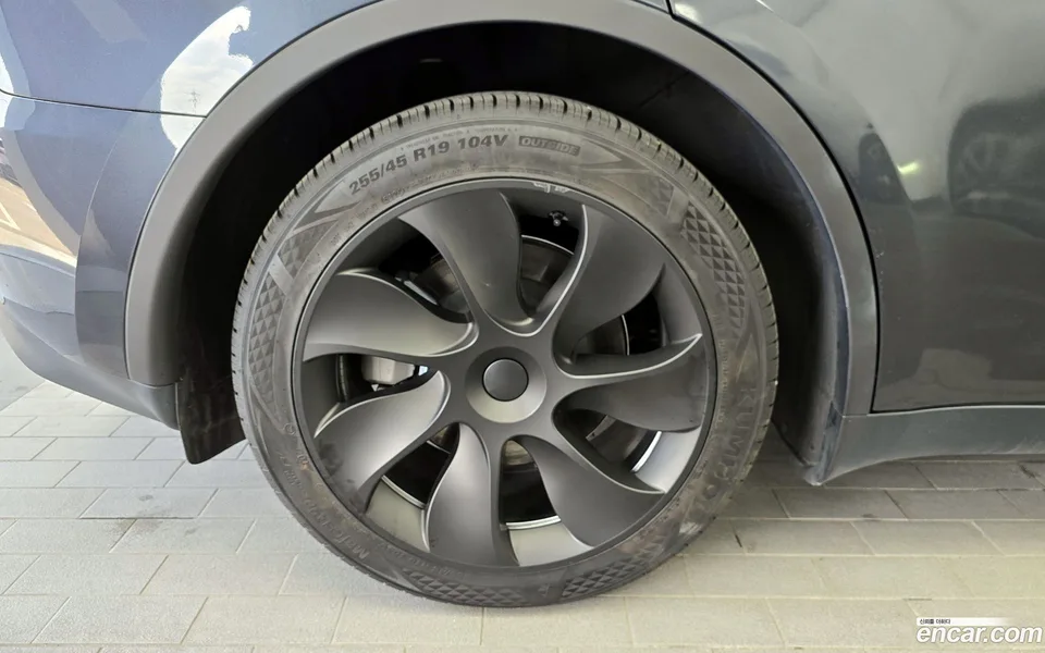 Tesla Model Y RWD 2025 — миниатюра 5
