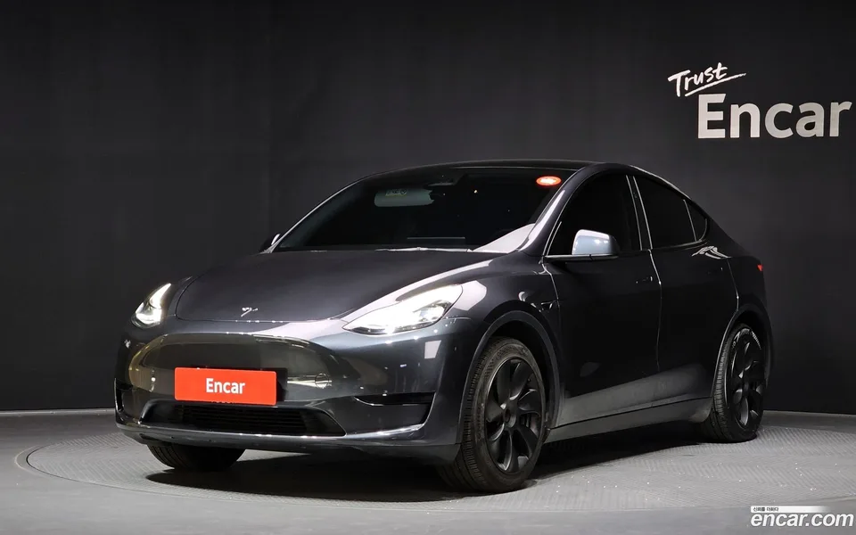 Tesla Model Y RWD 2025 — фото 1, купить с доставкой в Москву