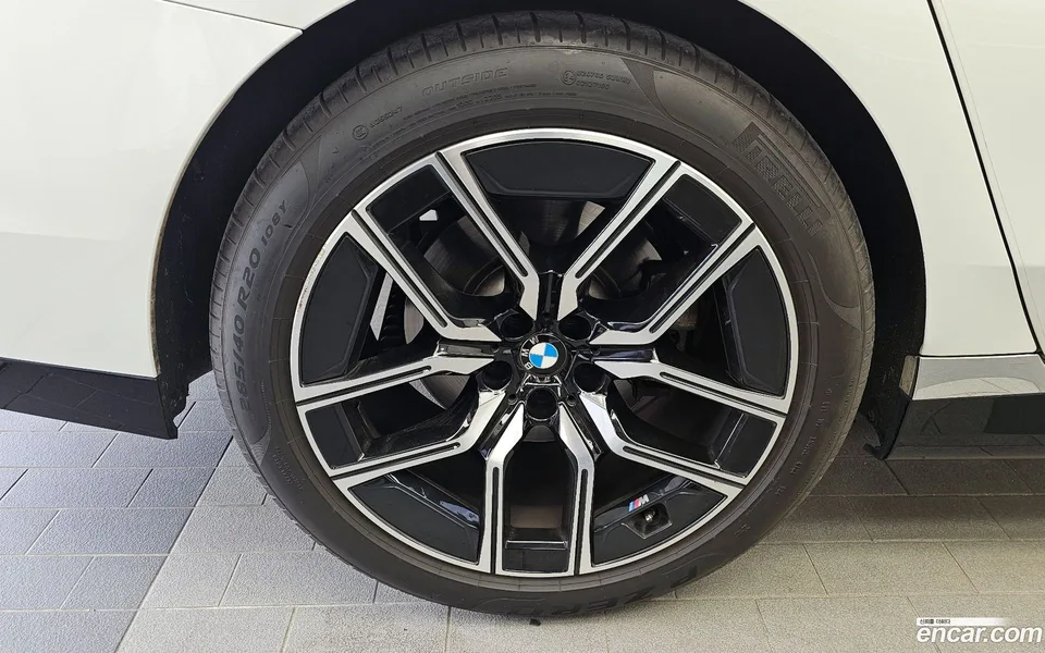 BMW 7 Series 740i sDrive M 2023 — миниатюра 2