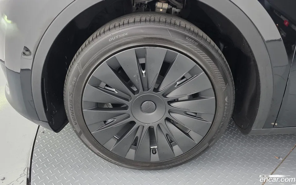 Tesla Model Y RWD 2023 — миниатюра 5