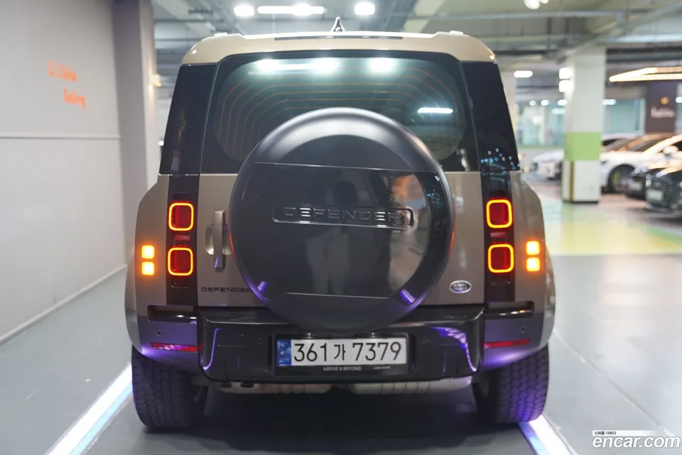 Land Rover Defender 110 D250 SE 2023 — миниатюра 4