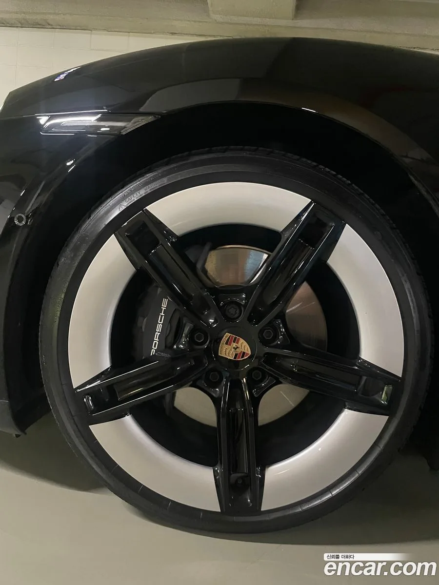 Porsche Taycan 2024 — миниатюра 3