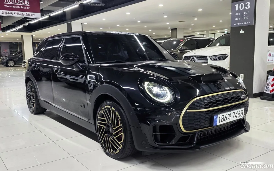 MINI Cooper S Clubman JCW 2023 — фото 1, купить с доставкой в Москву