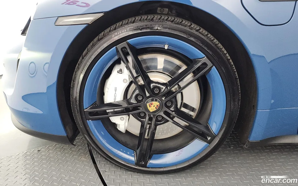 Porsche Taycan 2022 — миниатюра 5