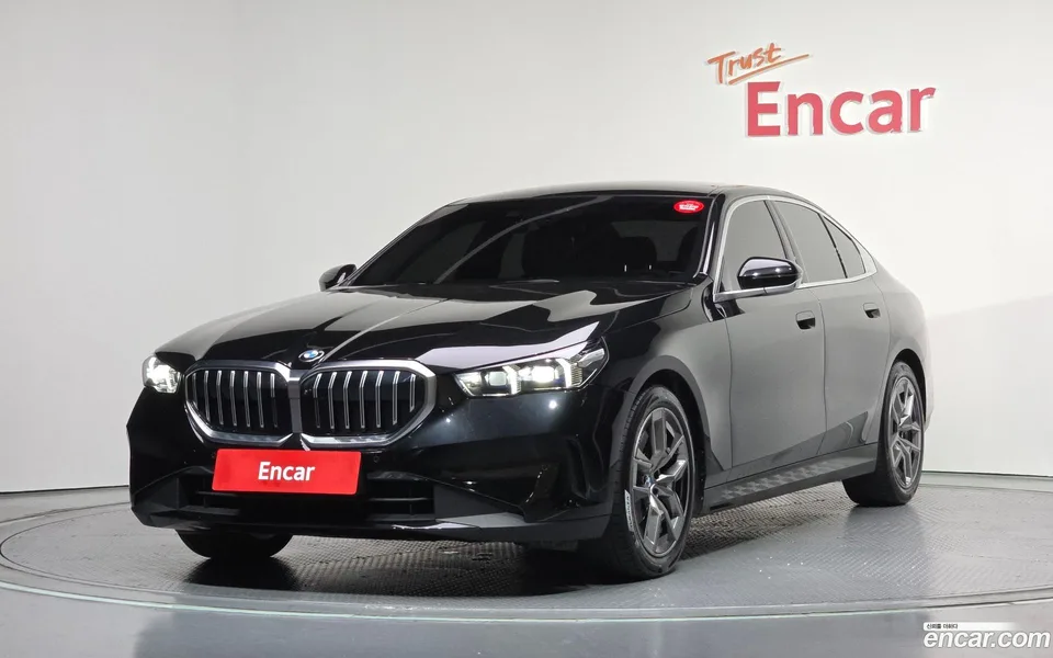BMW 5 Series 523d 2024 — фото 1, купить с доставкой в Москву