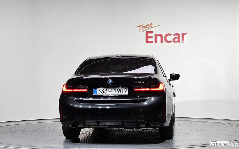 BMW 3 Series 320i M 2025 — миниатюра 4