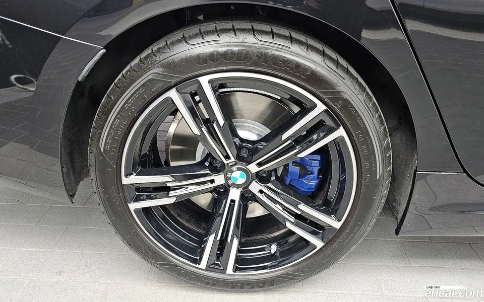 BMW 3 Series 320i M 2025 — миниатюра 5