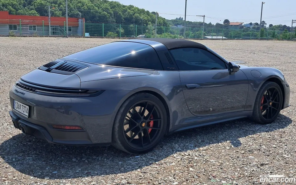 Porsche 911 (992) 4 GTS 2026 — миниатюра 2
