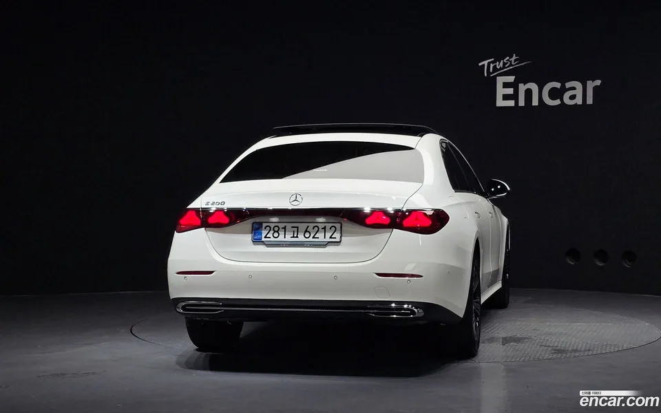 Mercedes-Benz E-Class E200 2025 — миниатюра 4