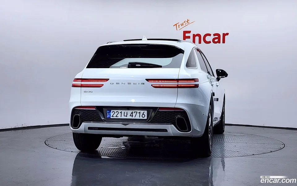 Genesis GV70 2.5T 2WD 2023 — миниатюра 4