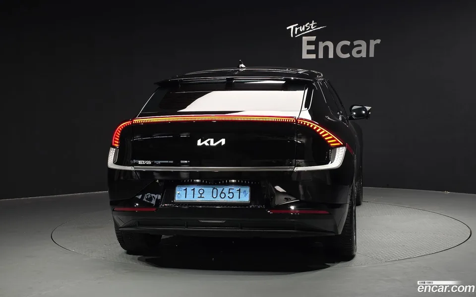 Kia EV6 2023 — миниатюра 4