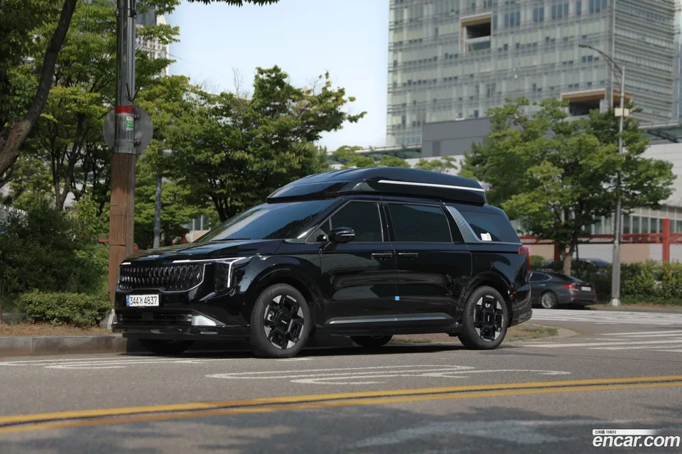 Kia Carnival HEV 9 () 2024 — фото 1, купить с доставкой в Москву