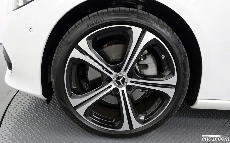 Mercedes-Benz C-Class C300 4MATIC 2023 — миниатюра 2