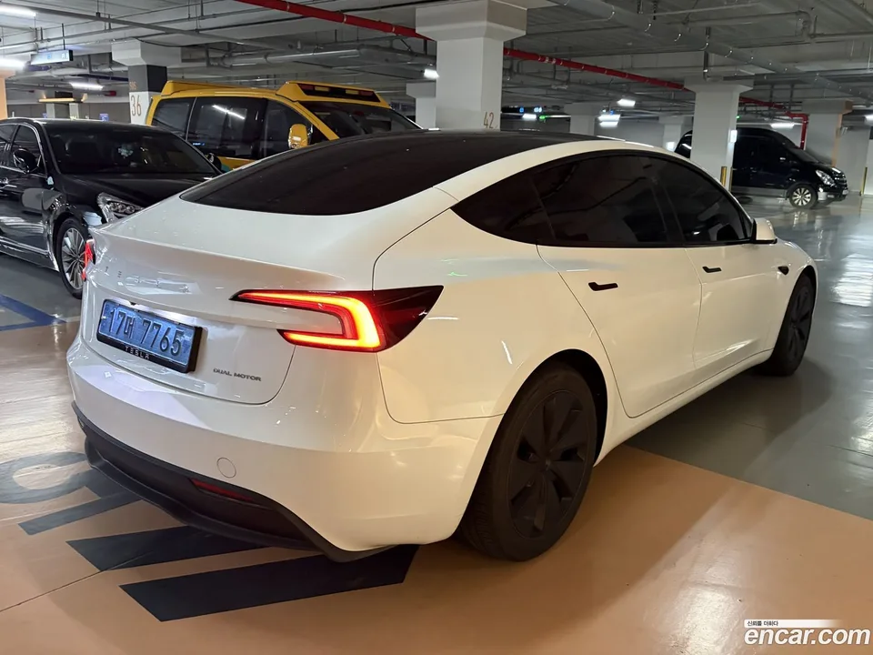 Tesla Model 3 AWD 2024 — миниатюра 4