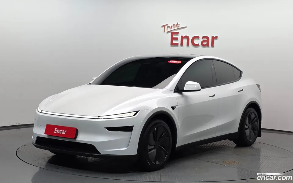 Tesla Model Y RWD 2025 — фото 1, купить с доставкой в Москву