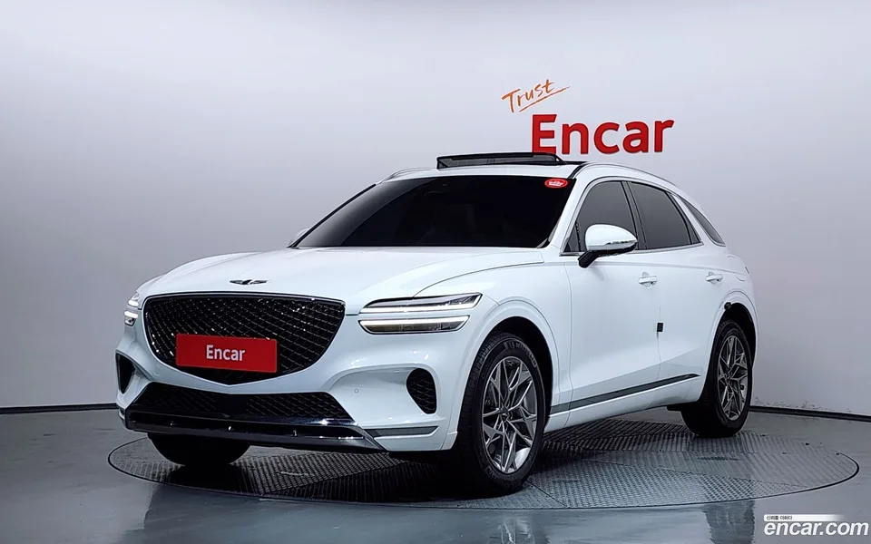 Genesis GV70 2.5T 2WD 2023 — фото 1, купить с доставкой в Москву