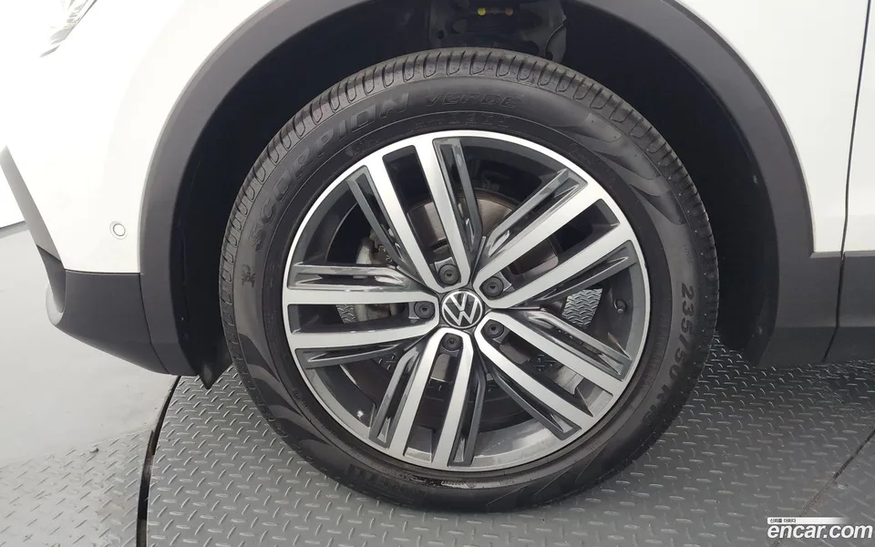 Volkswagen Tiguan 2.0 TDI 4 2023 — миниатюра 5