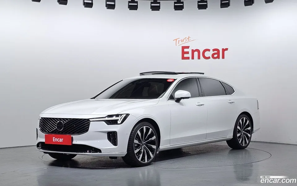 Volvo S90 B5 2025 — фото 1, купить с доставкой в Москву
