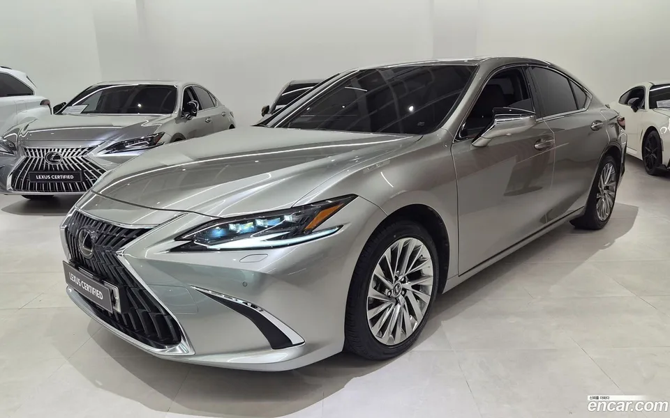 Lexus ES 300h 2024 — фото 1, купить с доставкой в Москву