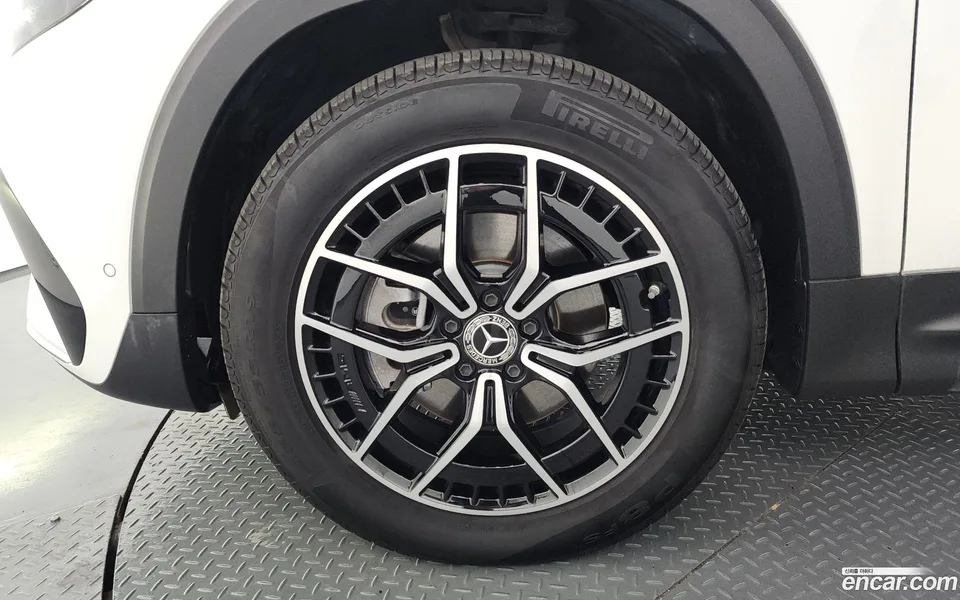 Mercedes-Benz EQB EQB300 4MATIC AMG 2024 — миниатюра 2