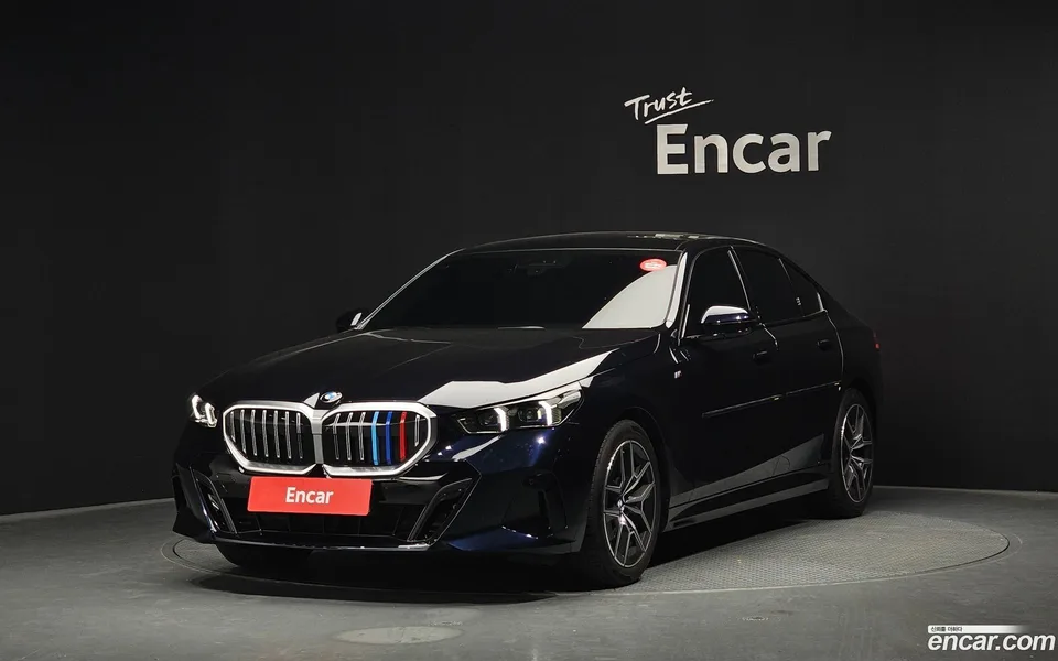 BMW 5 Series 520i M 2024 — фото 1, купить с доставкой в Москву