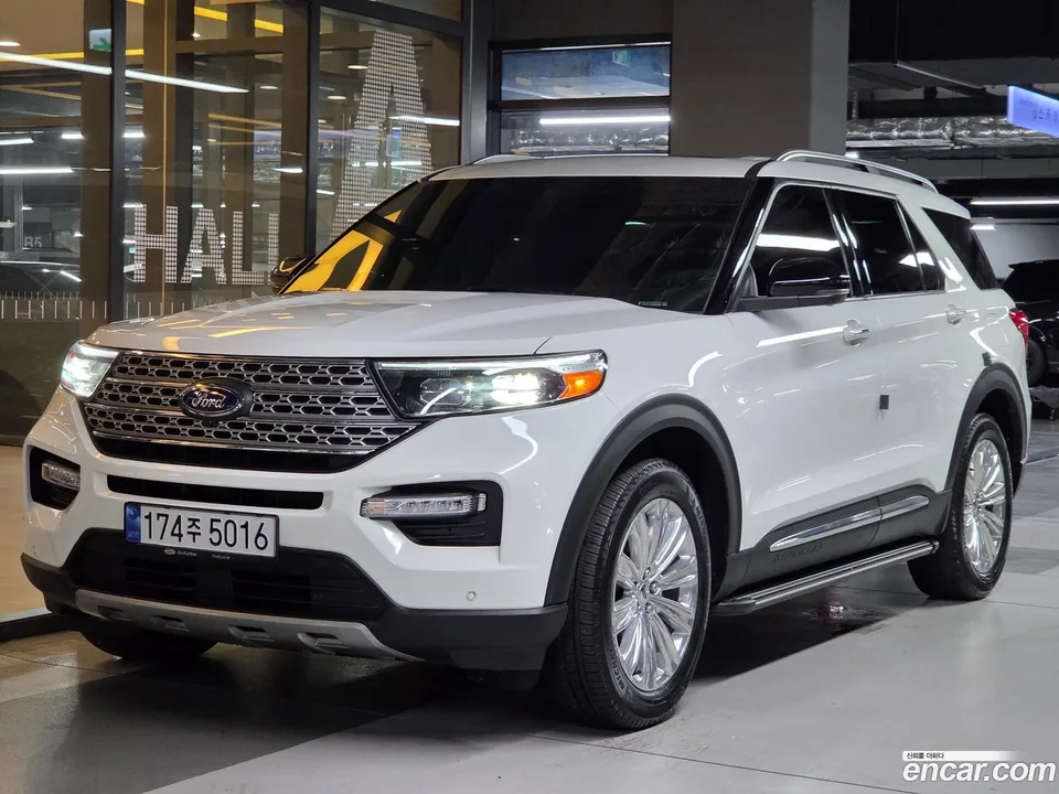 Ford Explorer 2.3 4WD 2022 — фото 1, купить с доставкой в Москву