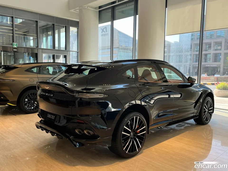 Aston Martin DBX 4.0 V8 707 2025 — миниатюра 4