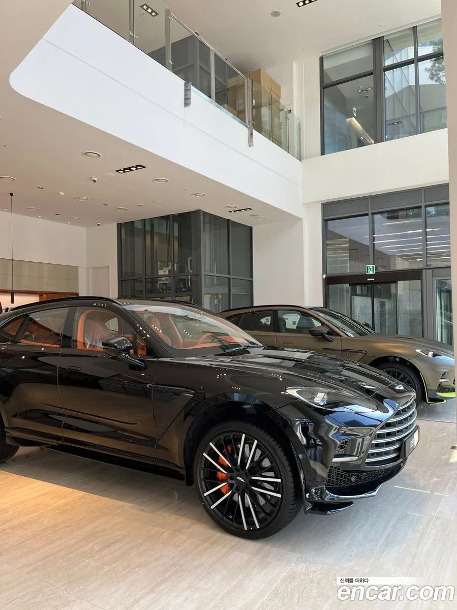 Aston Martin DBX 4.0 V8 707 2025 — фото 1, купить с доставкой в Москву