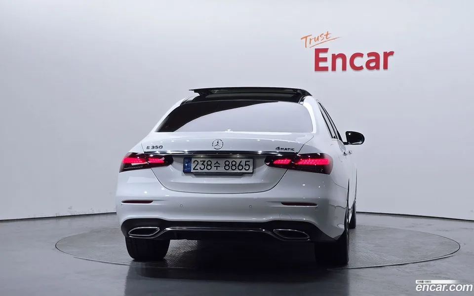 Mercedes-Benz E-Class E350 4MATIC AMG Line 2022 — миниатюра 4
