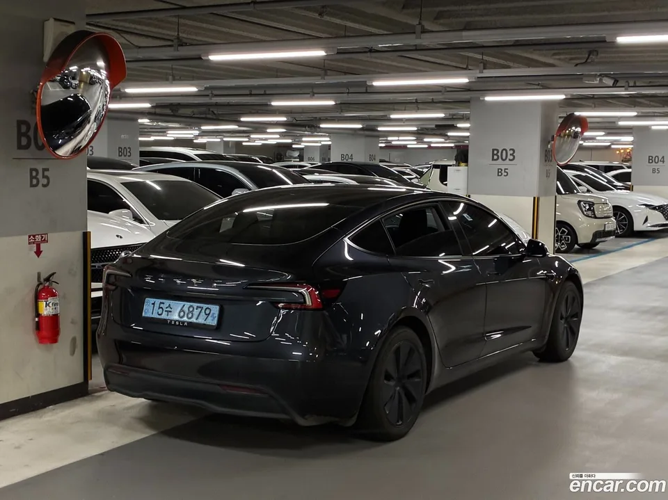 Tesla Model 3 RWD 2025 — миниатюра 2