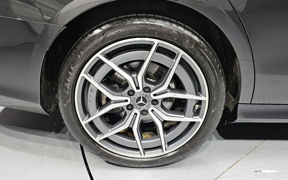 Mercedes-Benz E-Class E220d 4MATIC AMG Line 2022 — миниатюра 2