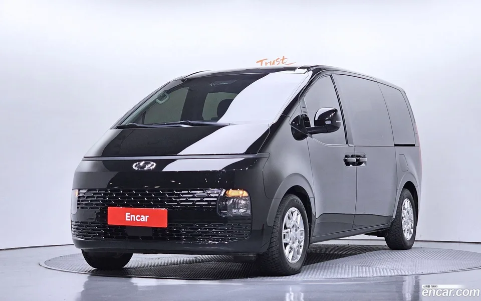 Hyundai Staria 4WD 11 2023 — фото 1, купить с доставкой в Москву