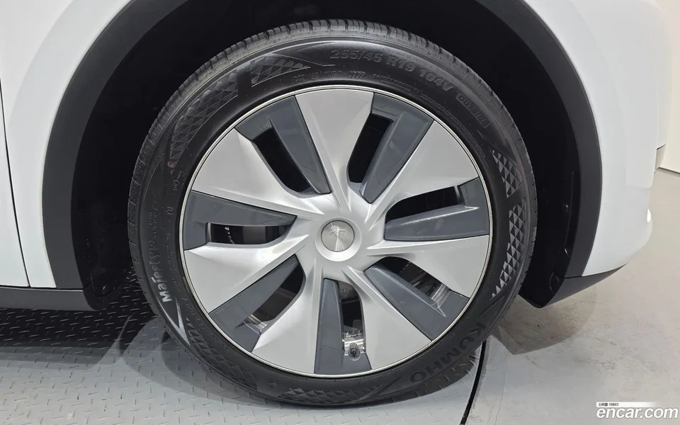 Tesla Model Y RWD 2023 — миниатюра 5