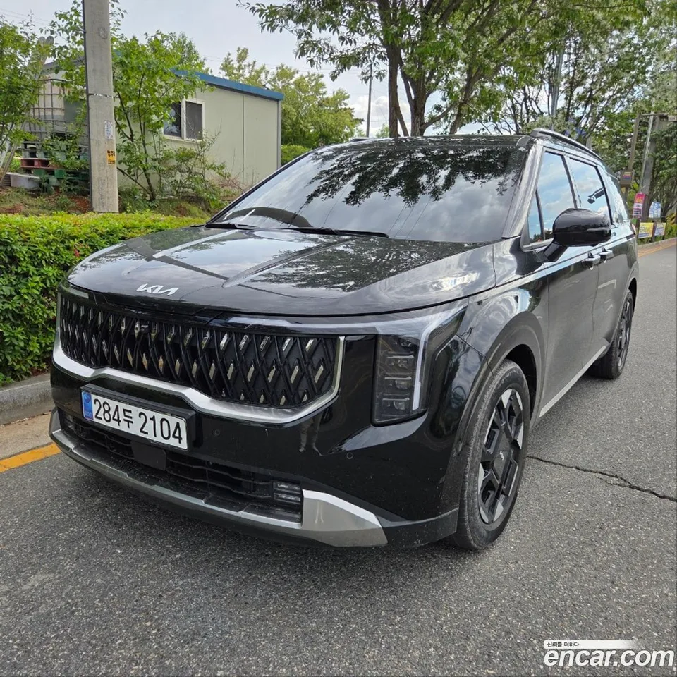 Kia Carnival HEV 7 2024 — фото 1, купить с доставкой в Москву