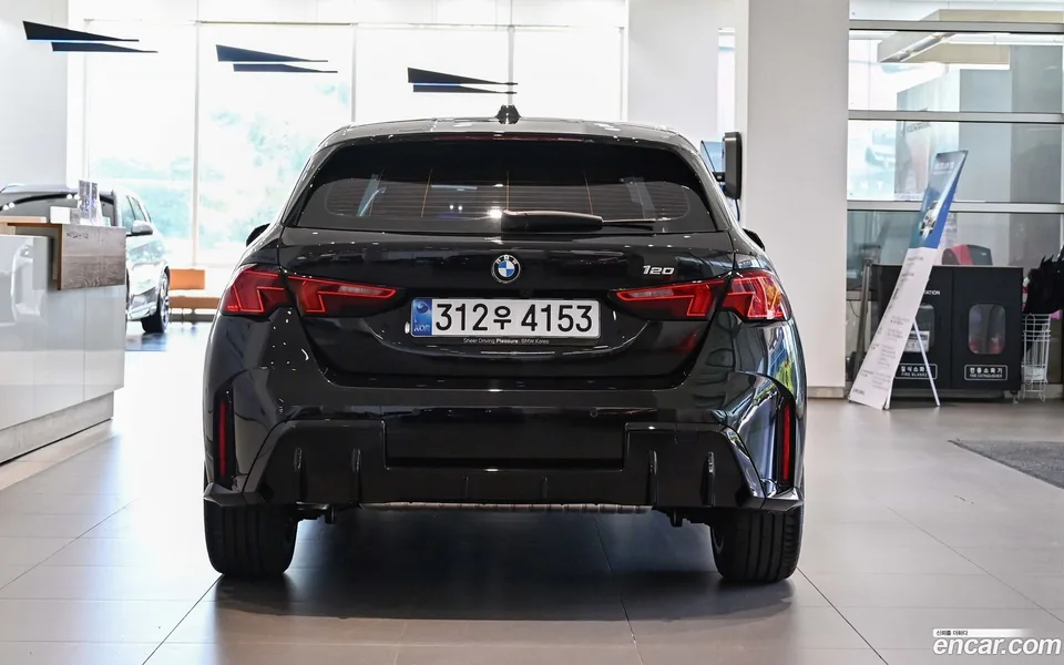 BMW 1 Series 120 M 2025 — миниатюра 3