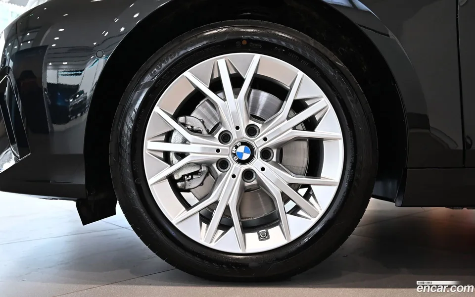 BMW 1 Series 120 2025 — миниатюра 2