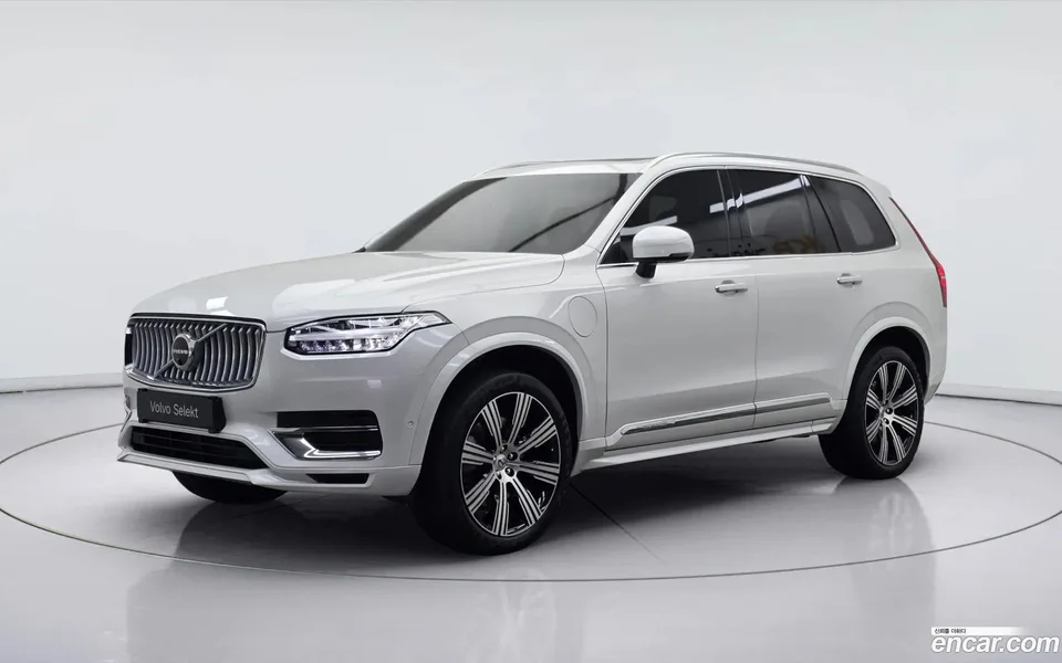 Volvo XC90 T8 2022 — фото 1, купить с доставкой в Москву