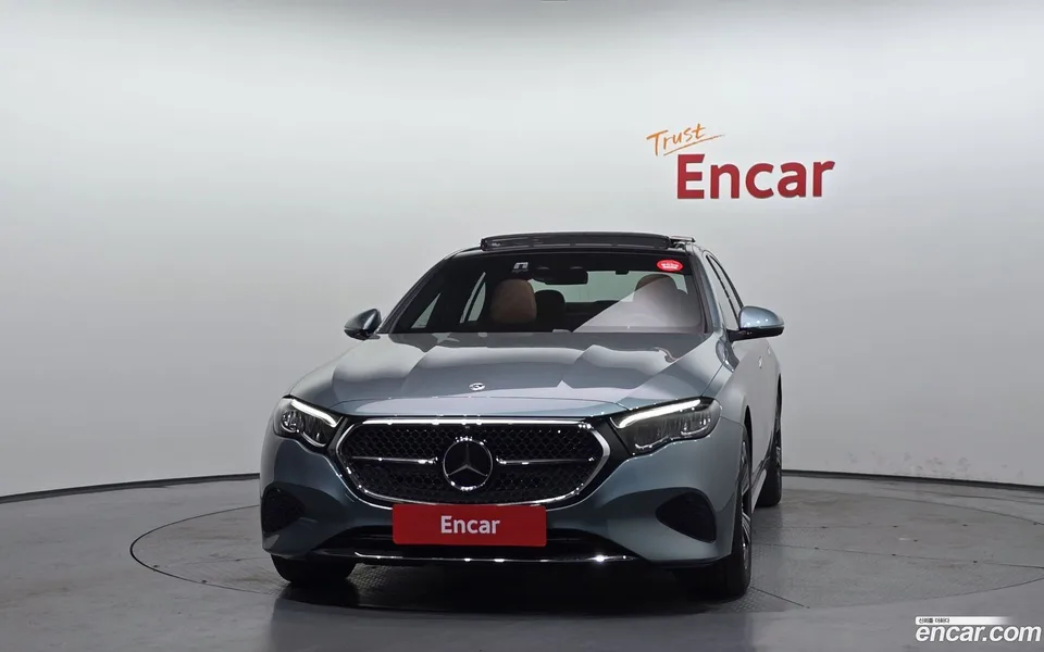 Mercedes-Benz E-Class E200 2025 — миниатюра 3