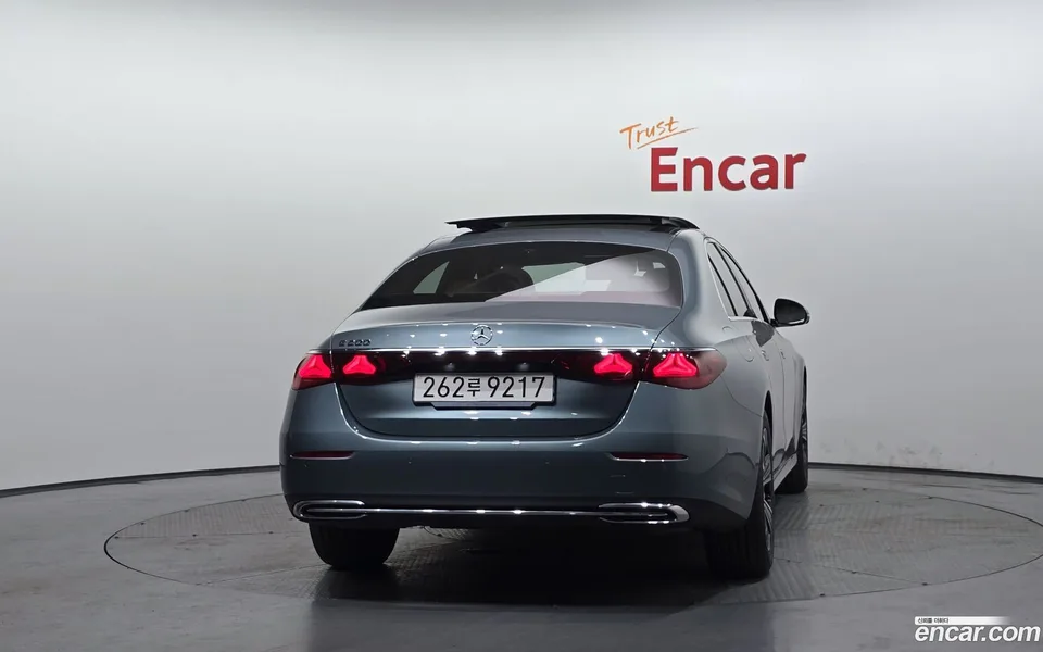 Mercedes-Benz E-Class E200 2025 — миниатюра 4