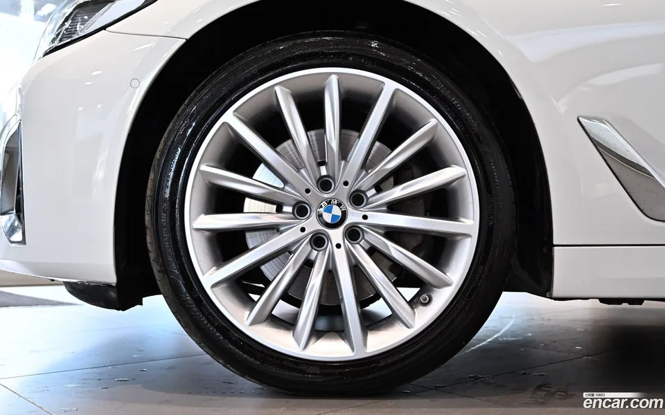 BMW 5 Series 530i 2023 — миниатюра 2