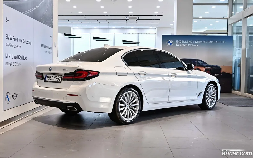 BMW 5 Series 530i 2023 — миниатюра 4