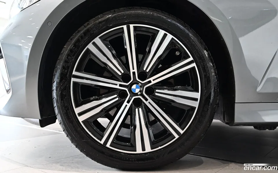 BMW 3 Series 320i 2025 — миниатюра 2