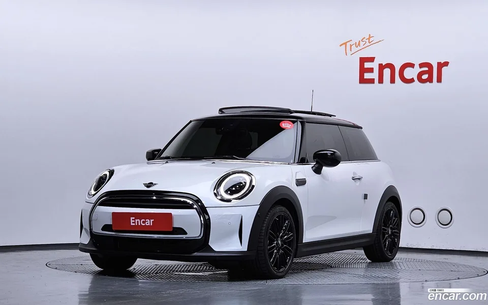 MINI Cooper 2023 — фото 1, купить с доставкой в Москву