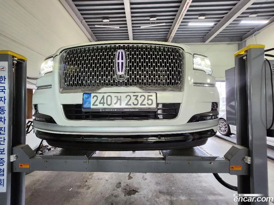 Lincoln Navigator 3.5L 2022 — фото 1, купить с доставкой в Москву